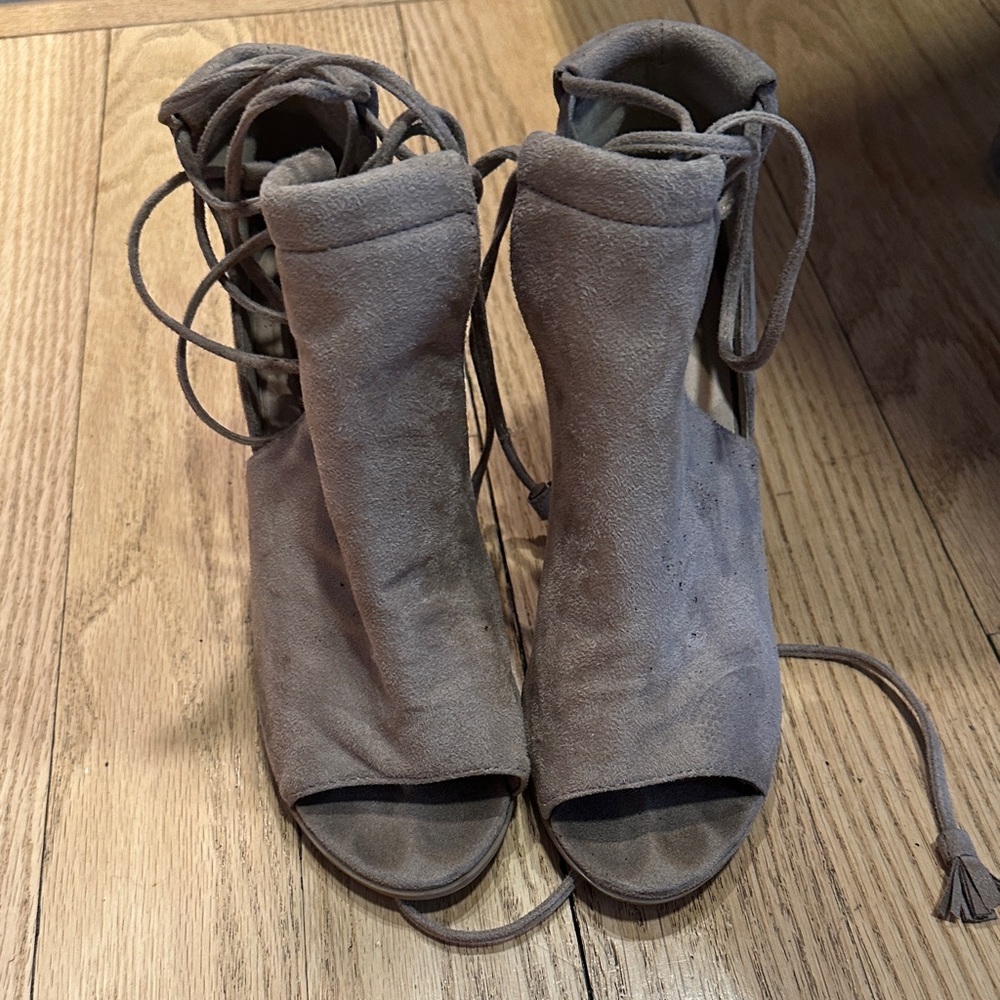 Women's Tan Open-Toe Lace-Up Shoes